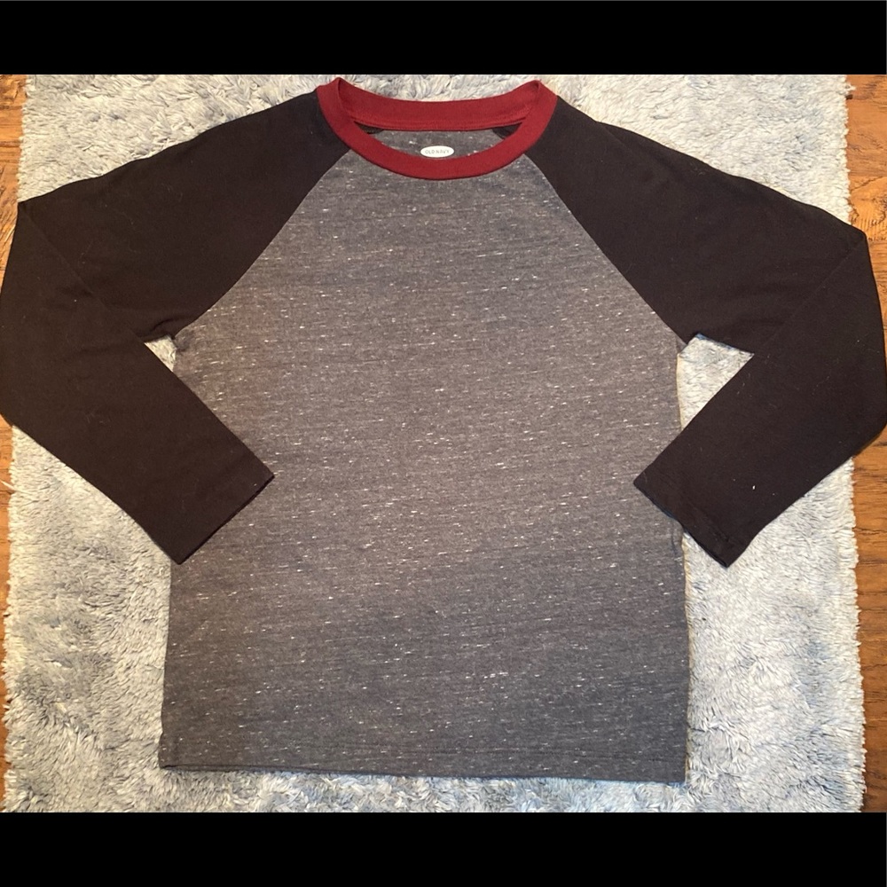 Old navy black, gray and maroon baseball tee size medium (8)